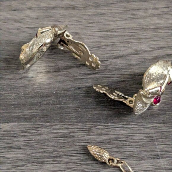 Vintage Gold-Tone Necklace & Clip-On Earrings Set W/ Ruby Red Accents  17 Inch A - Picture 6 of 6